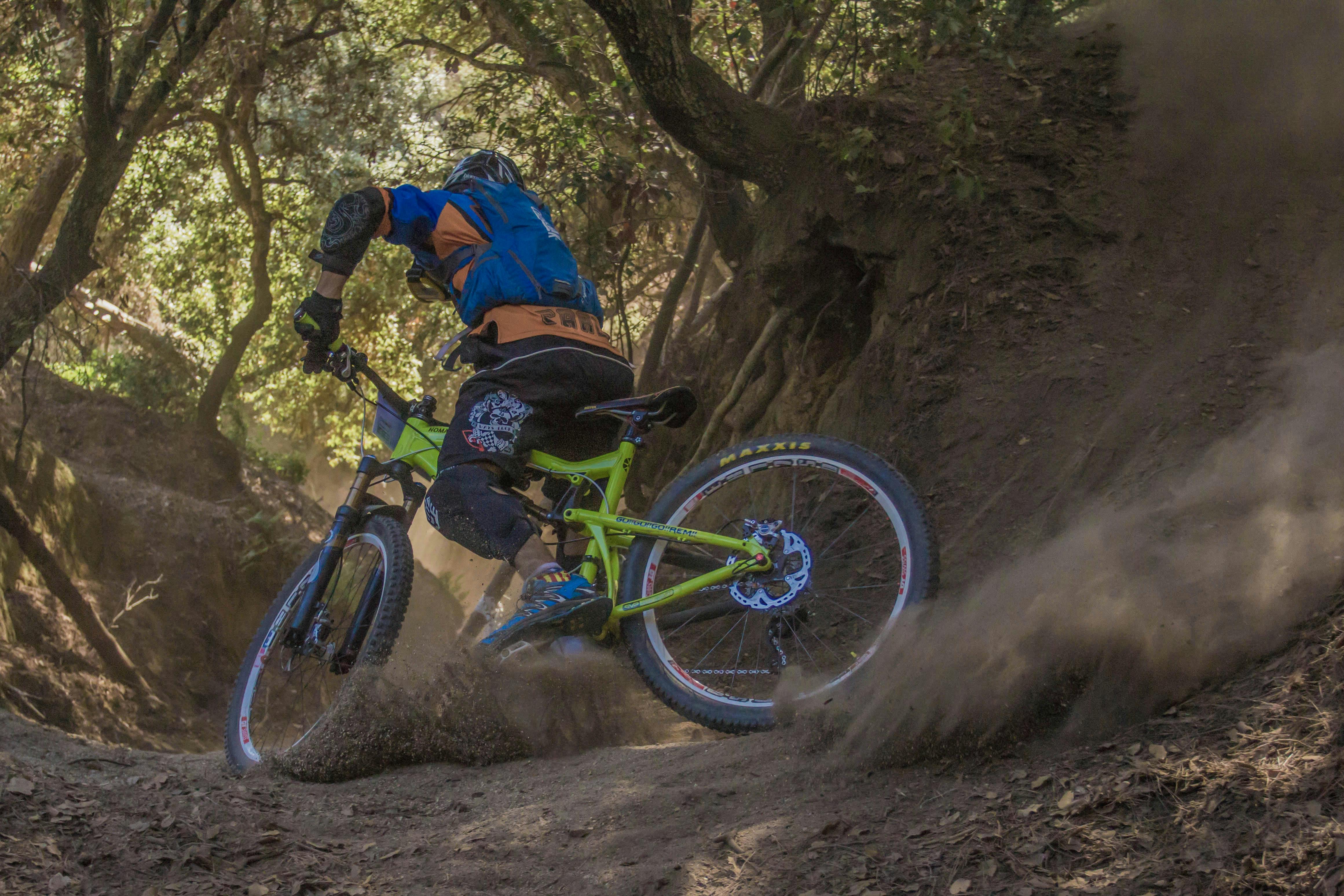 VTT cross-country à l'Alpe d'Huez en été : aventure et plaisir